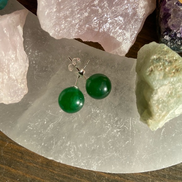 IMPERIAL JADE 10 mm ROUND STERLING SILVER STUDS - Picture 1 of 3